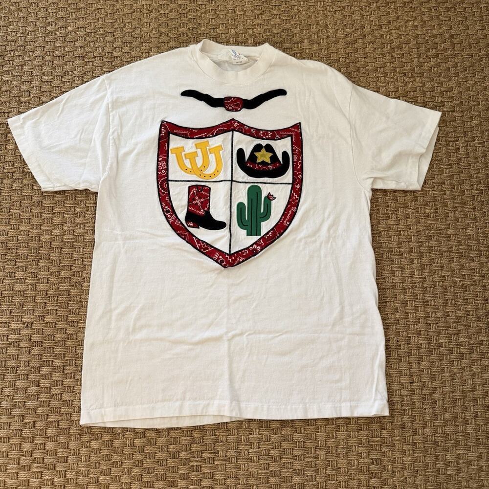 Vintage Single Stitch Embroidered T-shirt NovelTees Dallas Size Large USA Cowboy - Picture 1 of 8